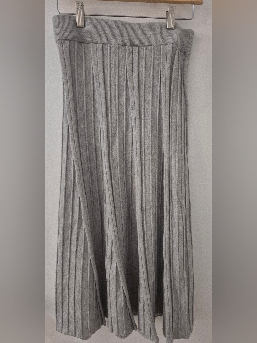 Ribbed Knit Maxi Skirt in Gray